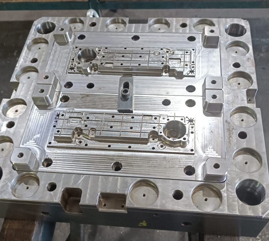 Molde de injeção para cluster automotivo
